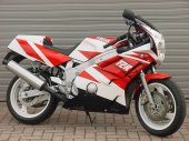 1990 Yamaha FZR 600 photo